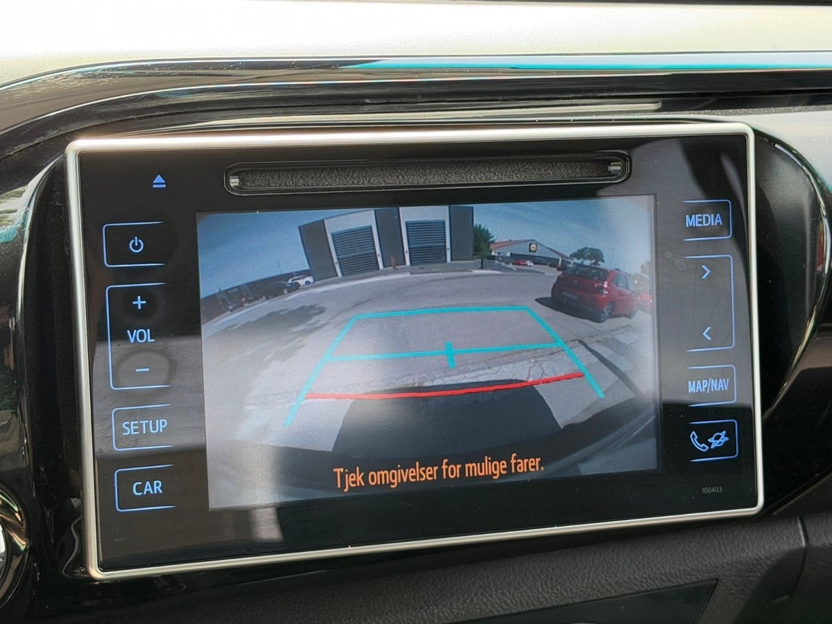 Grå Toyota HiLux fra 2019
