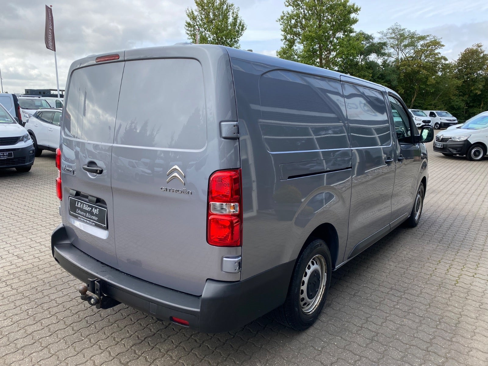 Grå Citroën Jumpy fra 2023