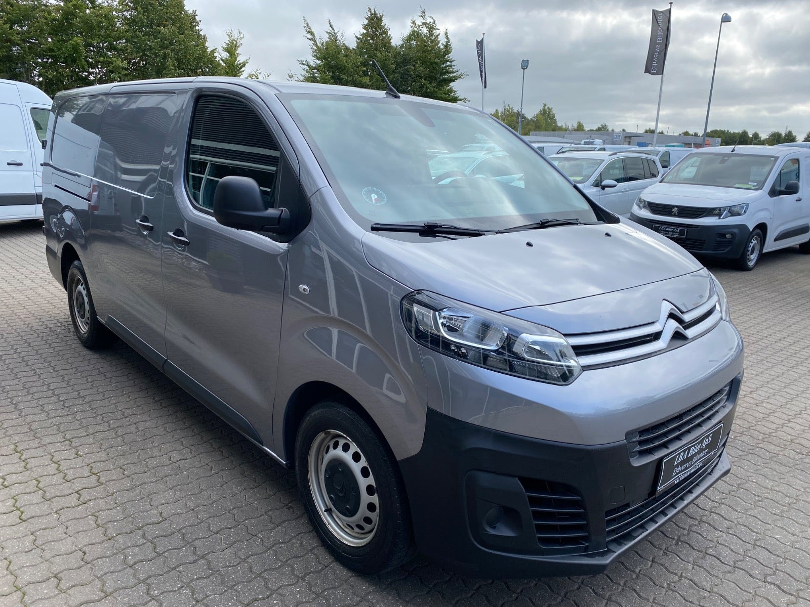 Grå Citroën Jumpy fra 2023