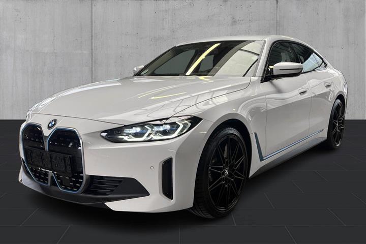 Hvid BMW i4 fra 2024