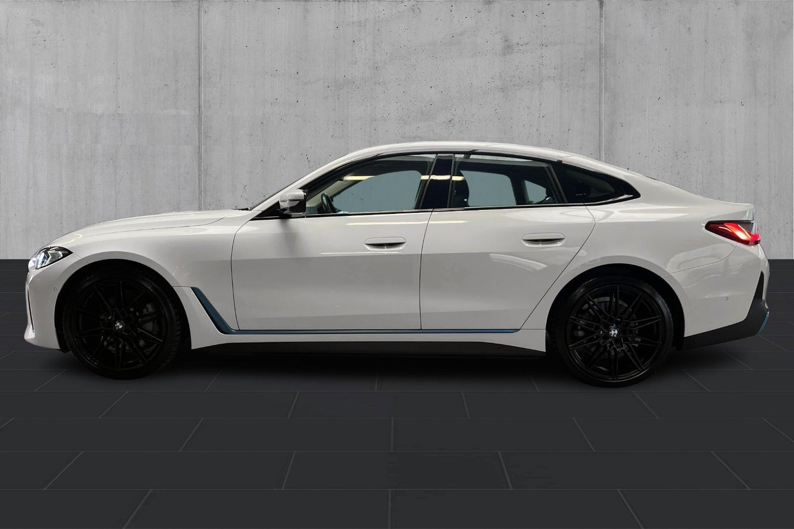 Hvid BMW i4 fra 2024