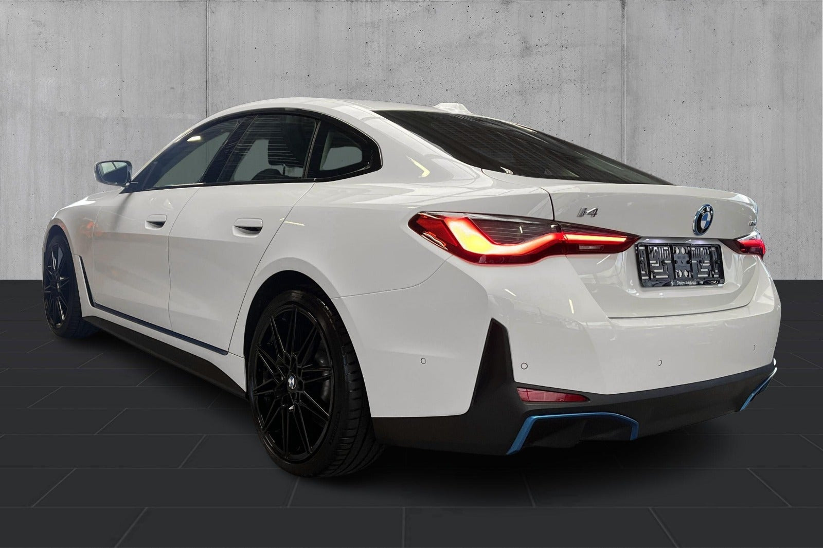 Hvid BMW i4 fra 2024