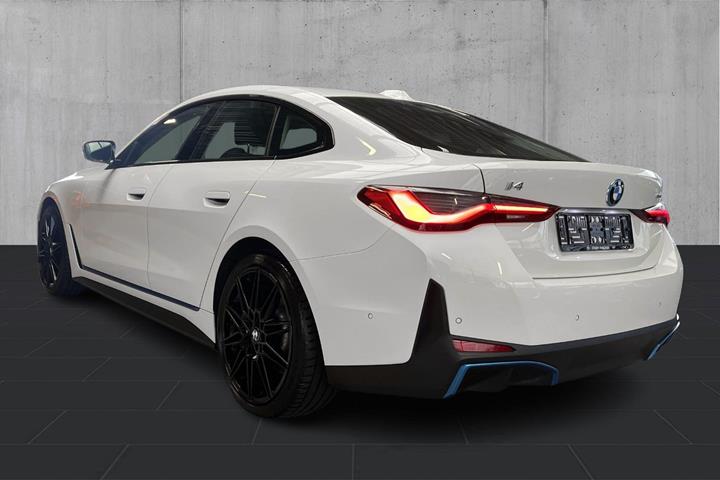 Hvid BMW i4 fra 2024