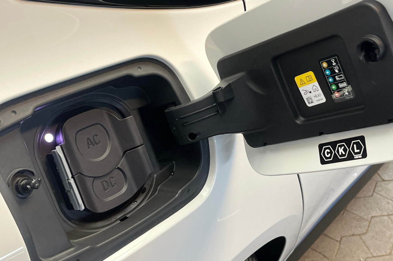 Hvid BMW i4 fra 2024