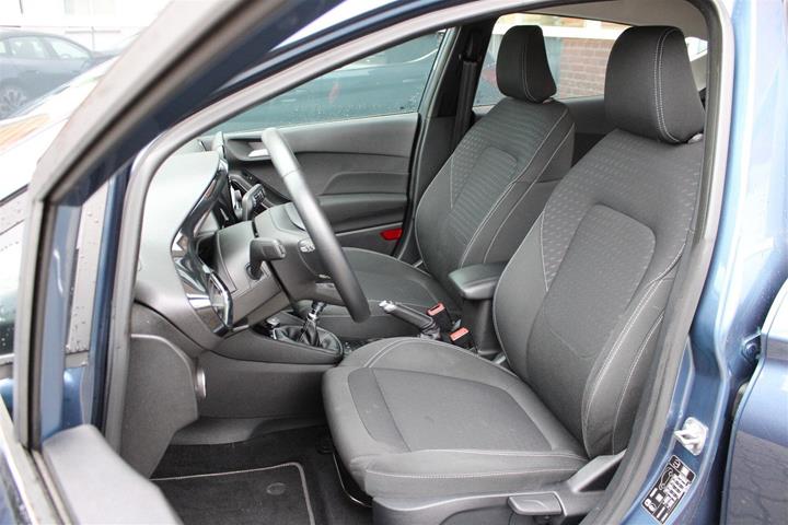 Blå Ford Fiesta fra 2019