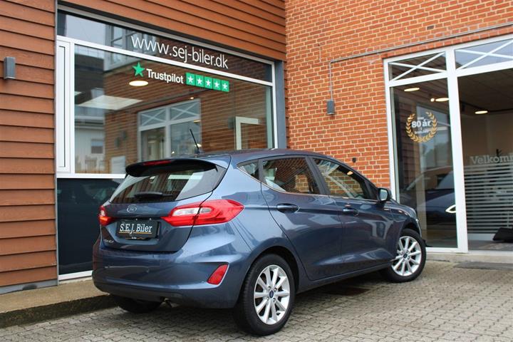 Blå Ford Fiesta fra 2019