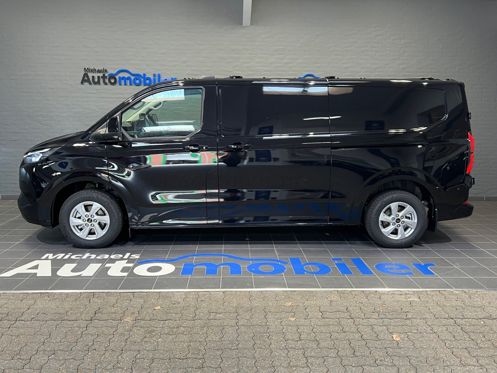 Sort Ford E-Transit Custom 340 L2 fra 2026