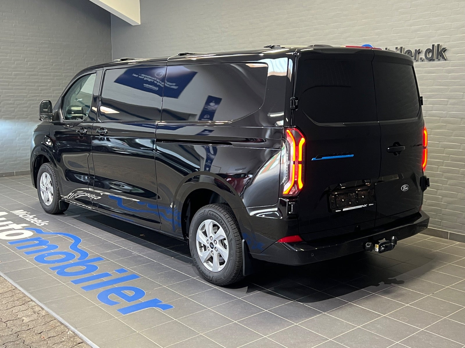Sort Ford E-Transit Custom 340 L2 fra 2026