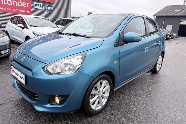 Blå Mitsubishi Space Star fra 2015
