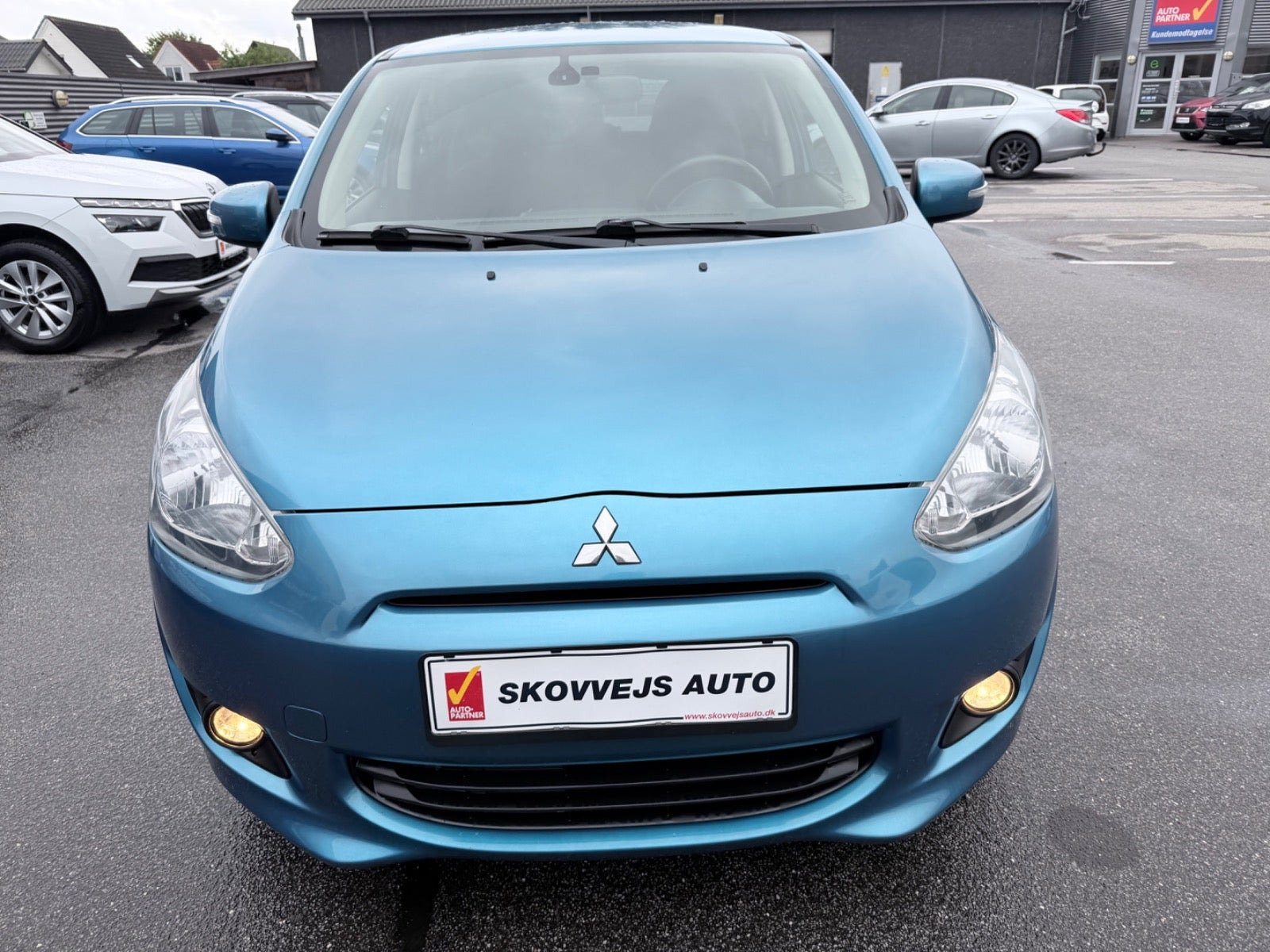Blå Mitsubishi Space Star fra 2015