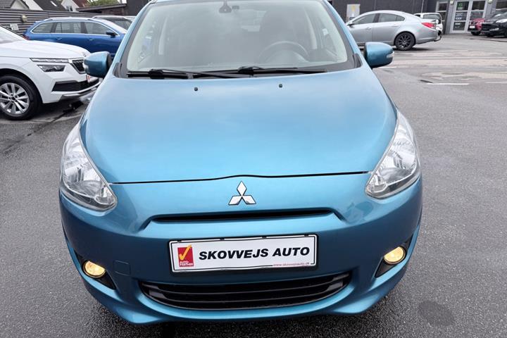 Blå Mitsubishi Space Star fra 2015