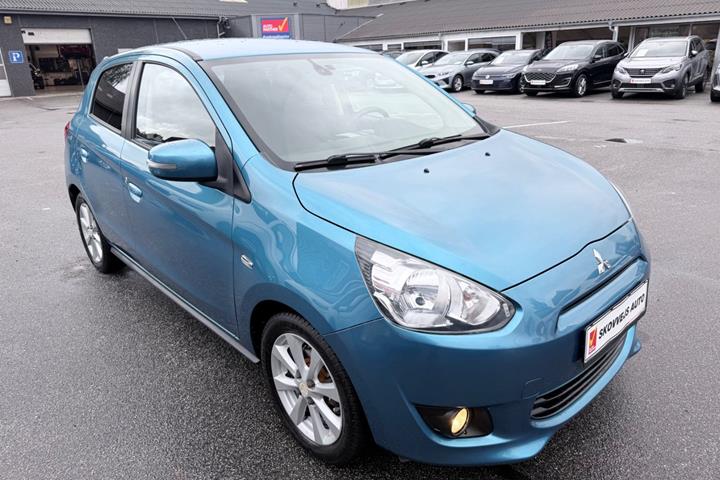 Blå Mitsubishi Space Star fra 2015