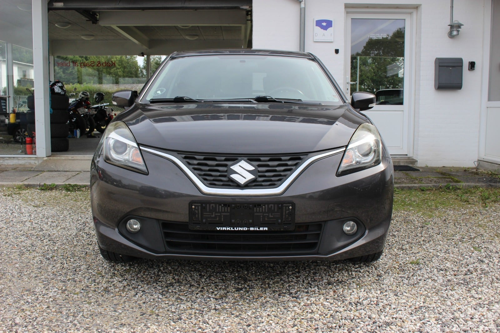 Grå Suzuki Baleno fra 2018