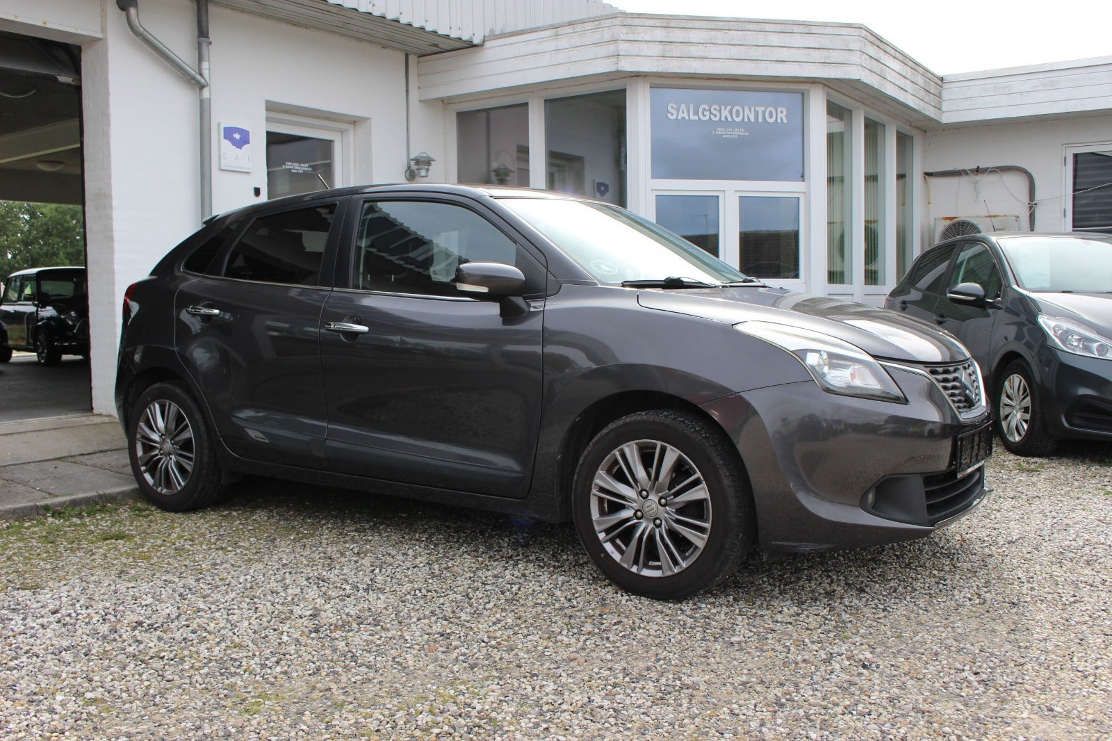 Grå Suzuki Baleno fra 2018