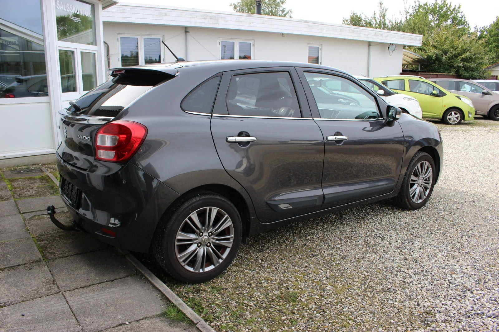 Grå Suzuki Baleno fra 2018