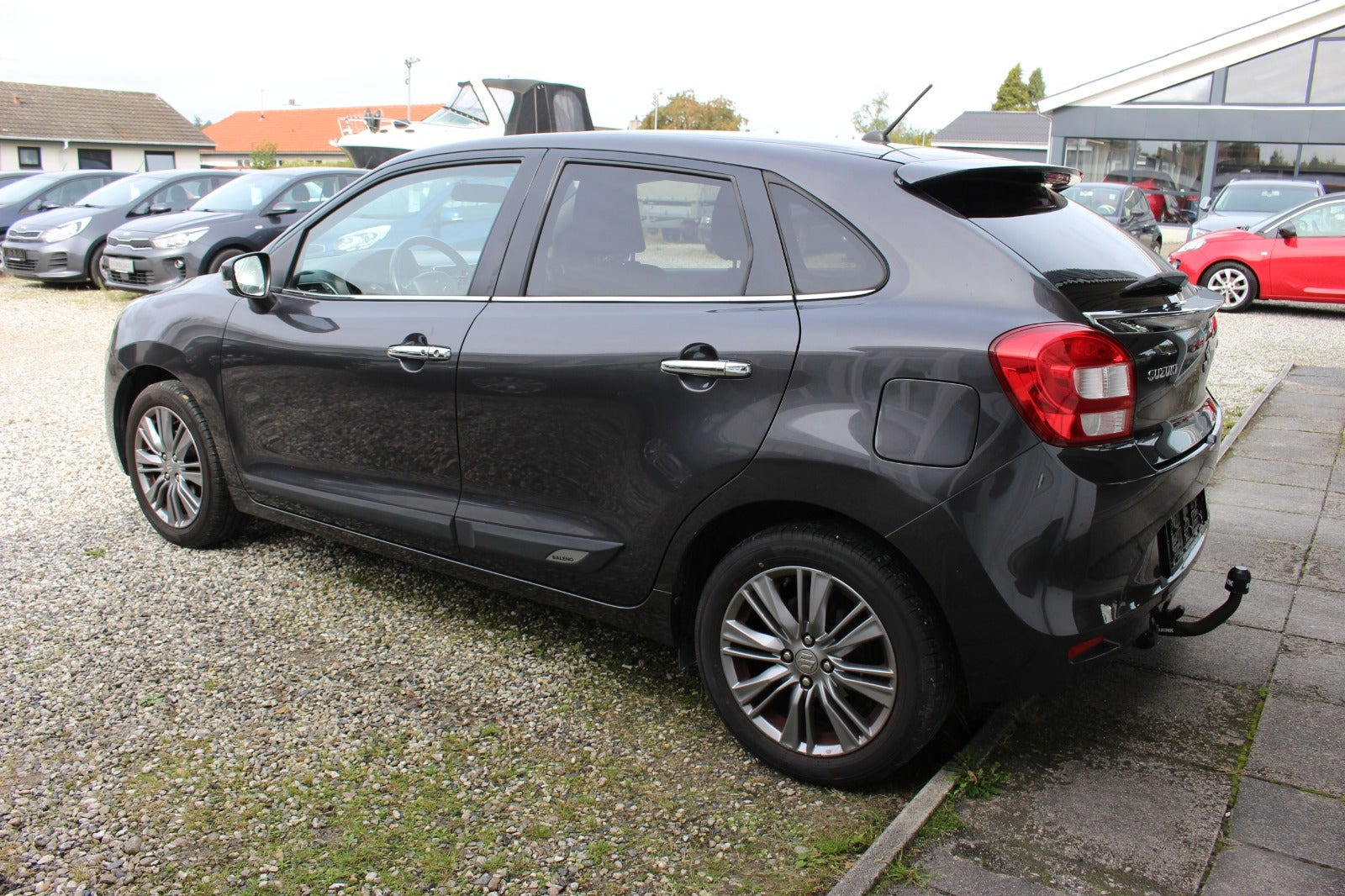 Grå Suzuki Baleno fra 2018