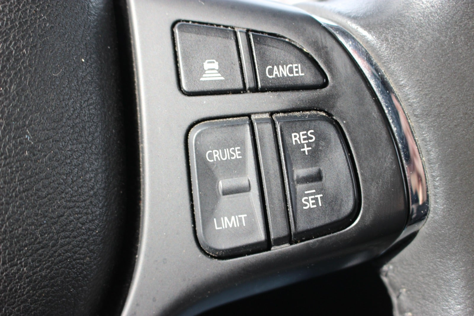 Grå Suzuki Baleno fra 2018