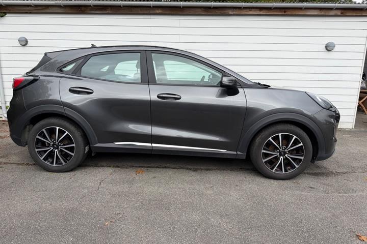 Grå Ford Puma fra 2021
