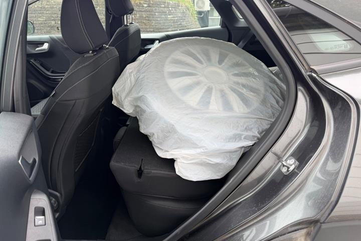 Grå Ford Puma fra 2021