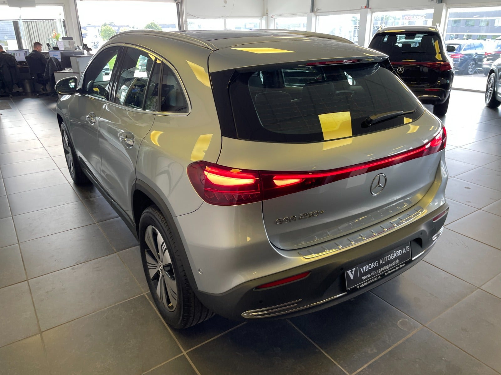 Sølv Mercedes EQA250+ fra 2026
