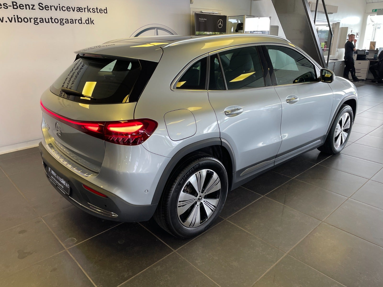 Sølv Mercedes EQA250+ fra 2026
