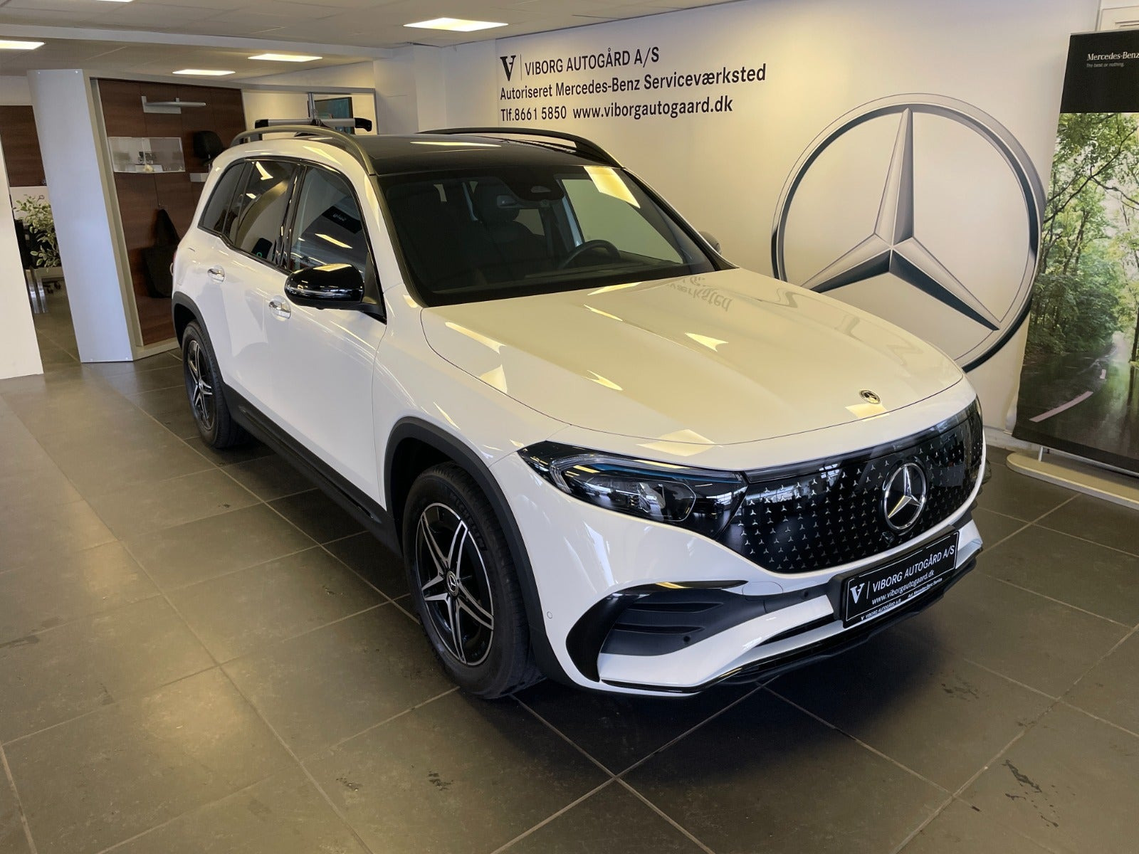 Hvid Mercedes EQB250+ fra 2026
