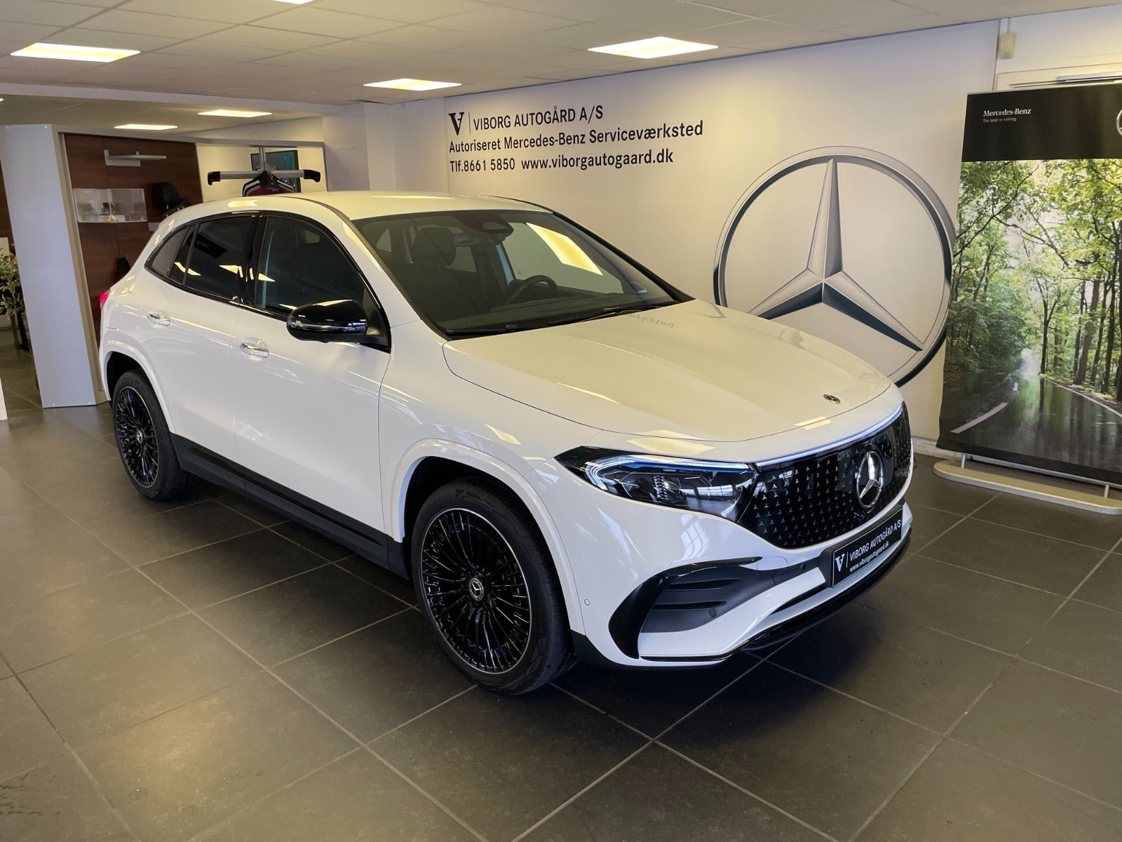 Hvid Mercedes EQA250+ fra 2026