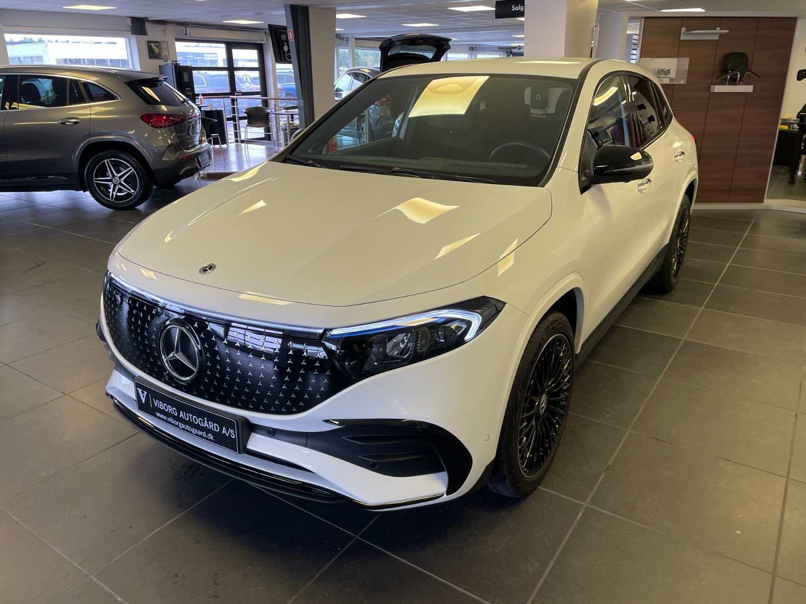 Hvid Mercedes EQA250+ fra 2026