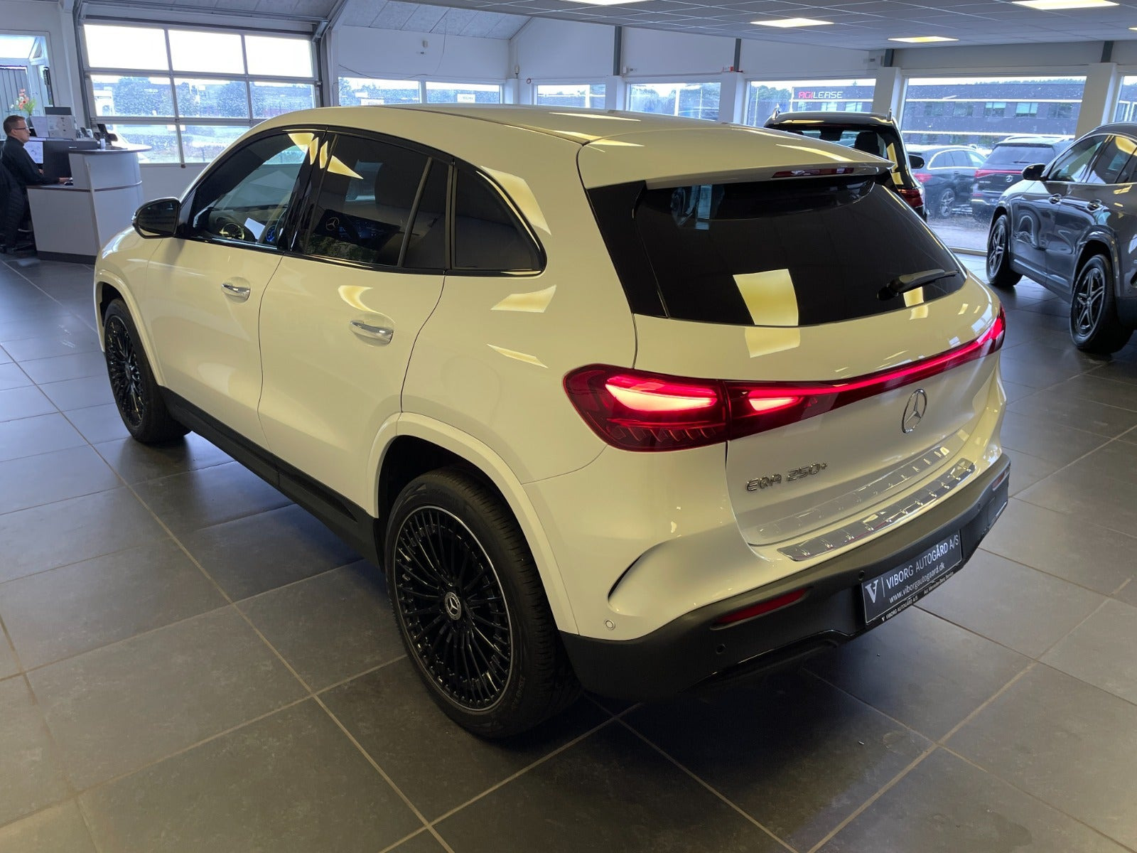 Hvid Mercedes EQA250+ fra 2026