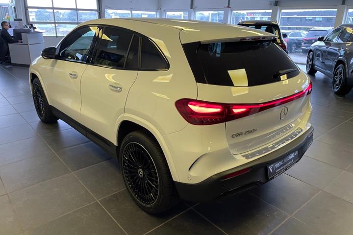 Hvid Mercedes EQA250+ fra 2026