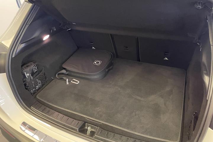 Hvid Mercedes EQA250+ fra 2026