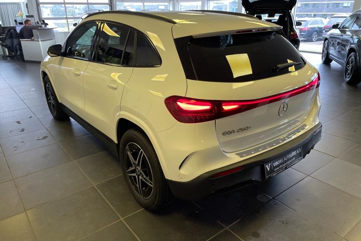 Hvid Mercedes EQA250+ fra 2026