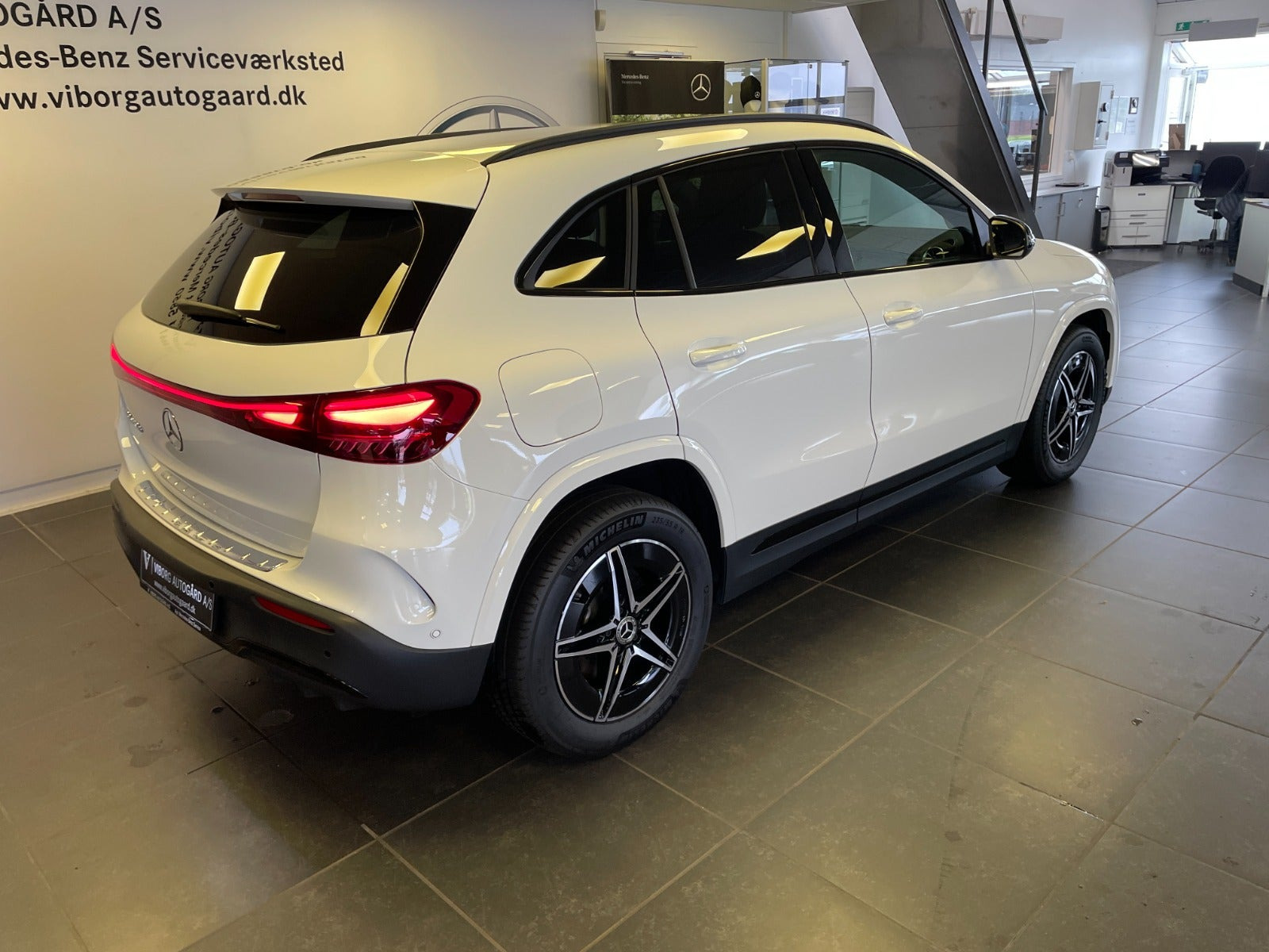 Hvid Mercedes EQA250+ fra 2026