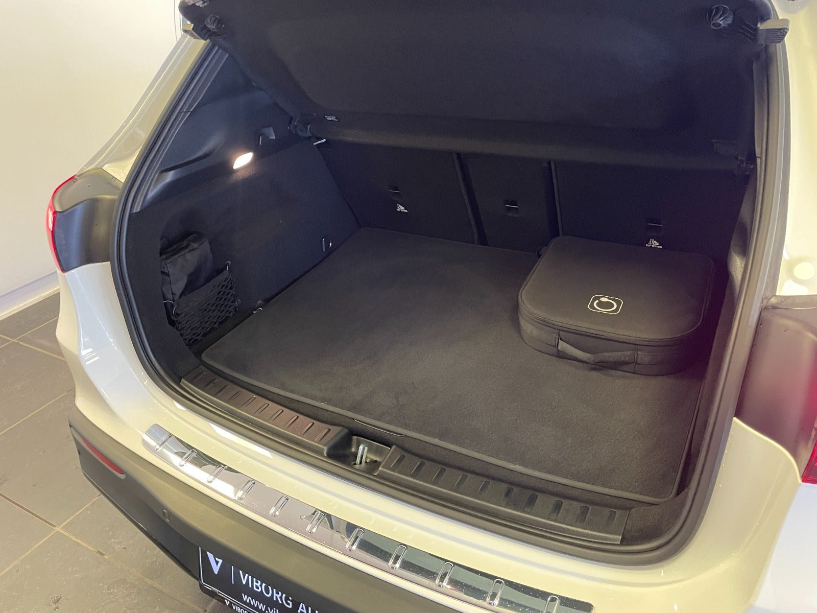 Hvid Mercedes EQA250+ fra 2026