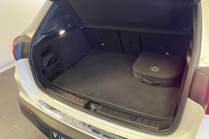 Hvid Mercedes EQA250+ fra 2026