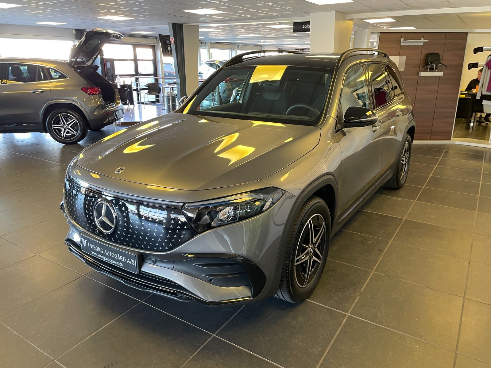 Grå Mercedes EQB250+ fra 2026