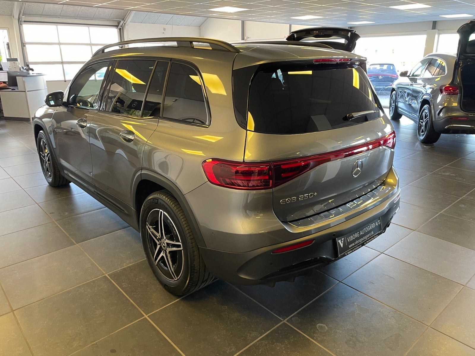 Grå Mercedes EQB250+ fra 2026