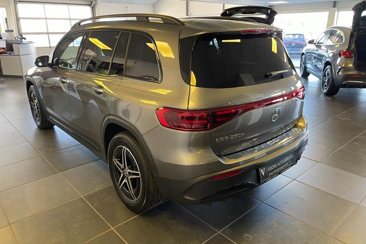 Grå Mercedes EQB250+ fra 2026