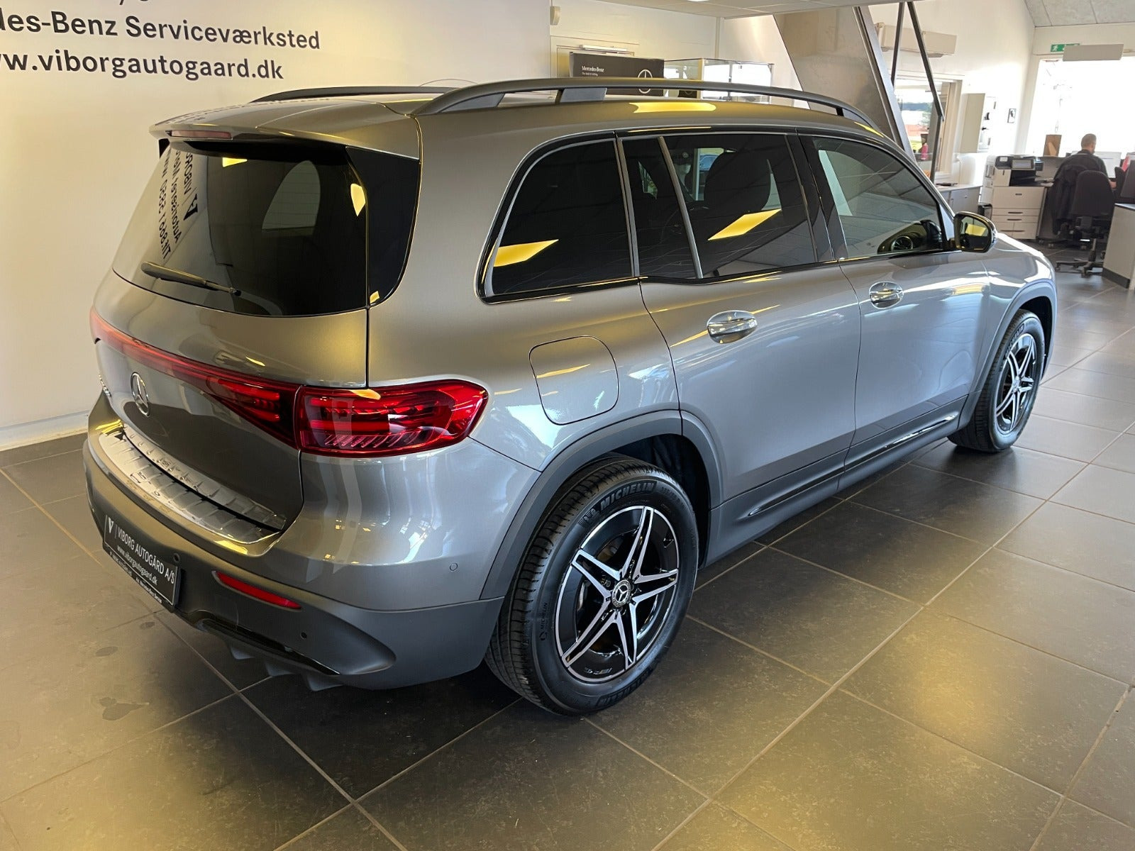 Grå Mercedes EQB250+ fra 2026