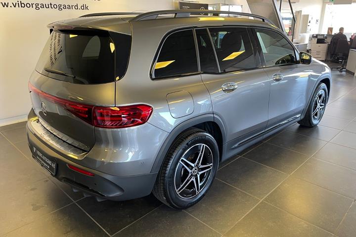 Grå Mercedes EQB250+ fra 2026