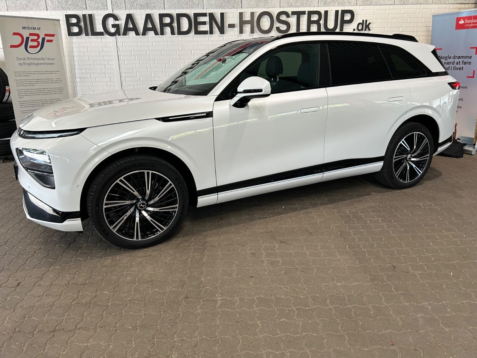 Hvid Xpeng G9 fra 2026