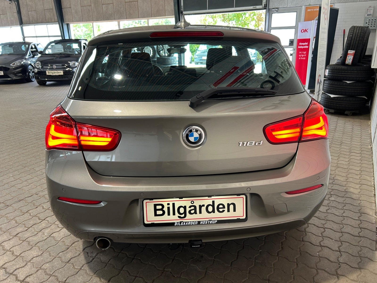 Orange BMW 118d fra 2017