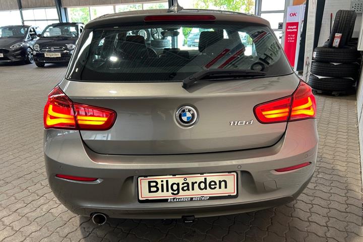Orange BMW 118d fra 2017
