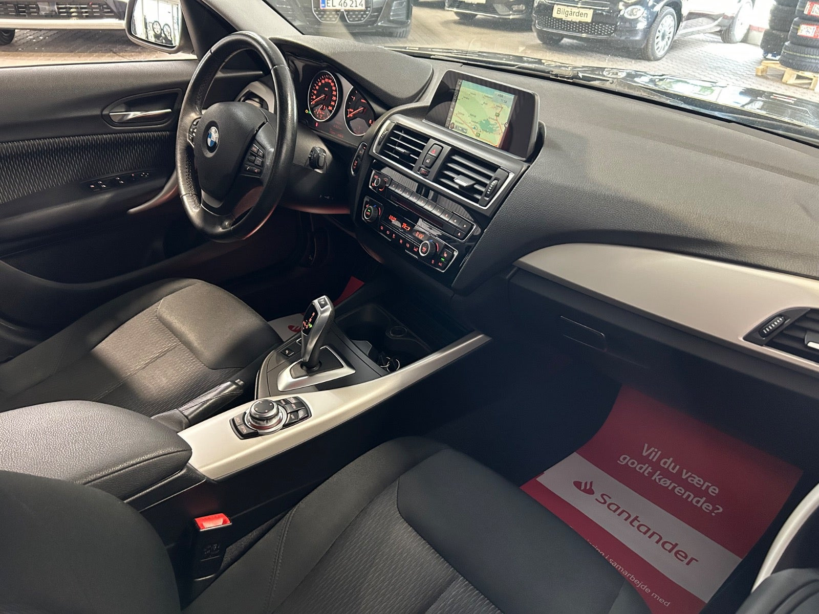 Orange BMW 118d fra 2017