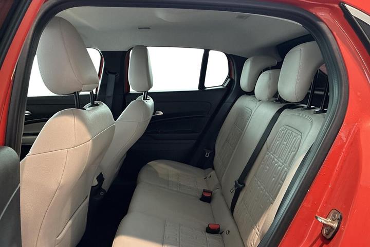 Orange Fiat 600e fra 2025