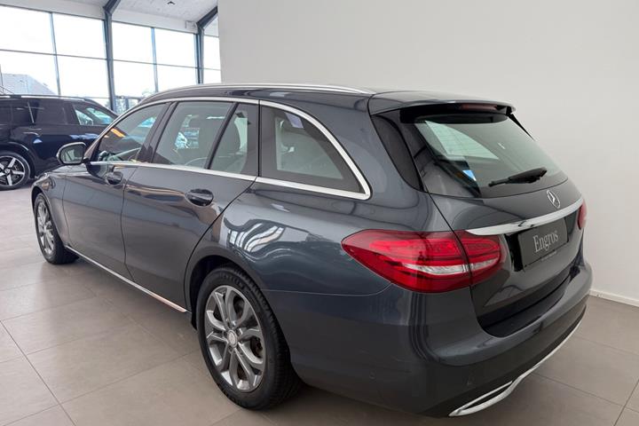 Grå Mercedes C220 d fra 2016