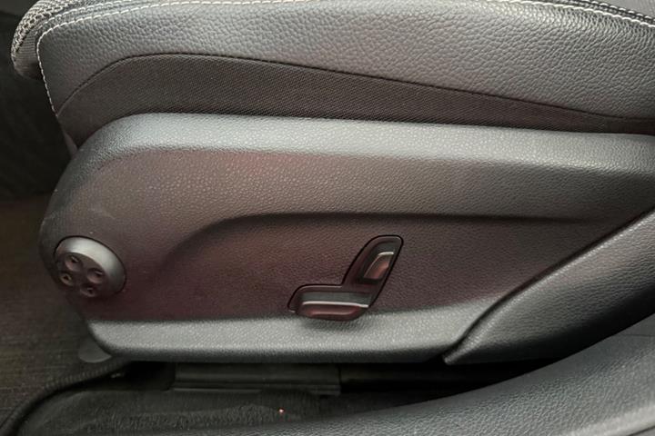 Grå Mercedes C220 d fra 2016