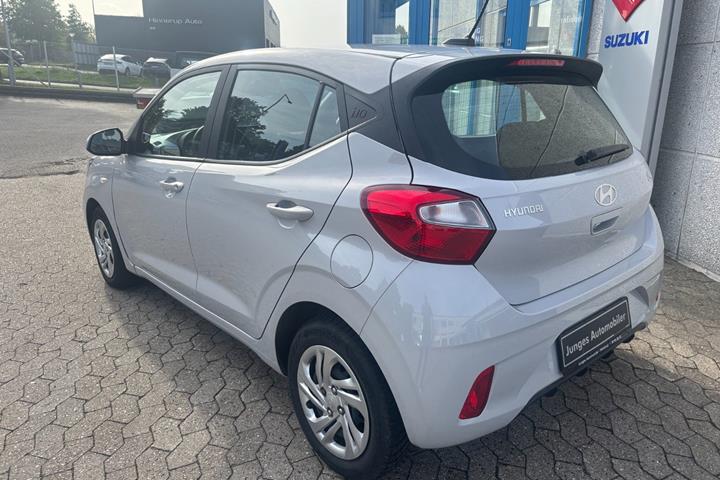Hvid Hyundai i10 fra 2024