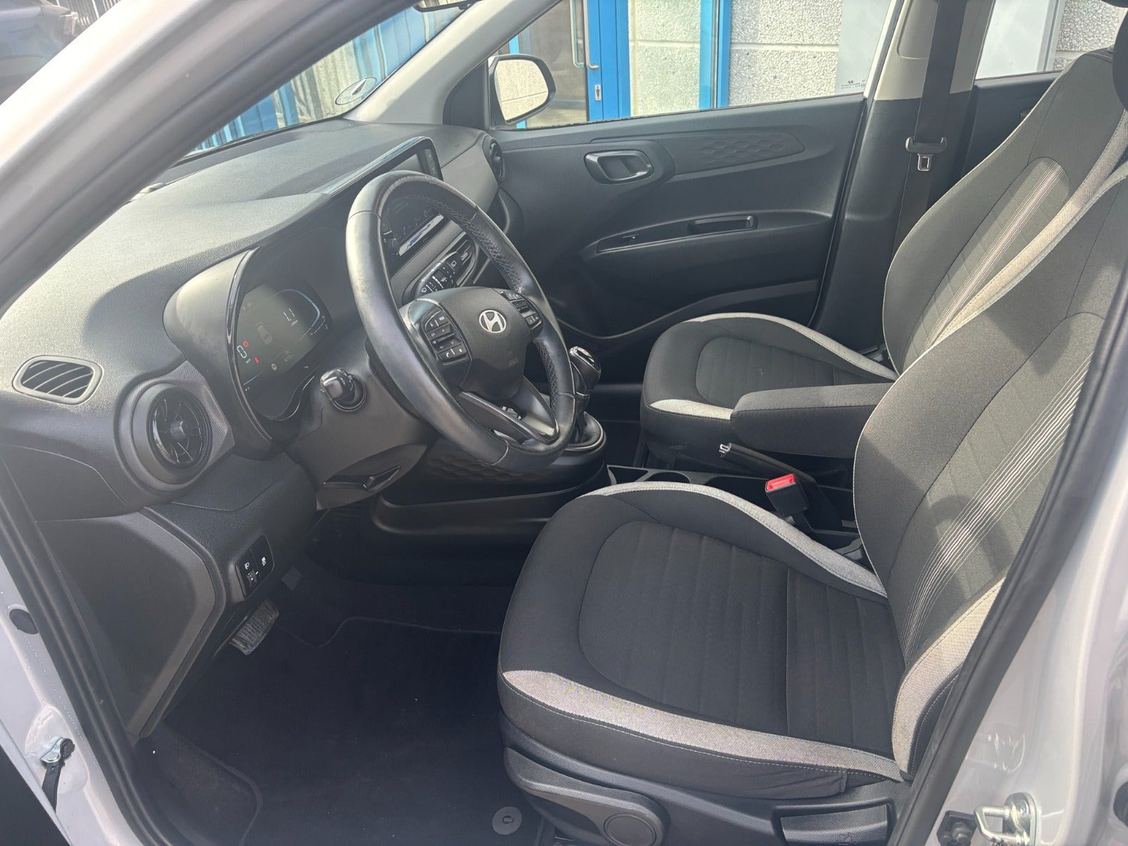 Hvid Hyundai i10 fra 2024