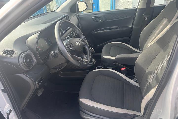 Hvid Hyundai i10 fra 2024